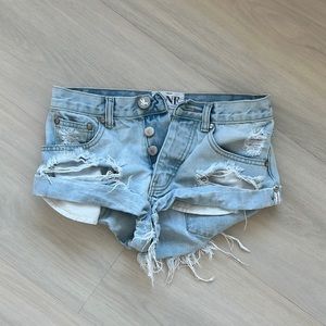 One Teaspoon denim shorts.